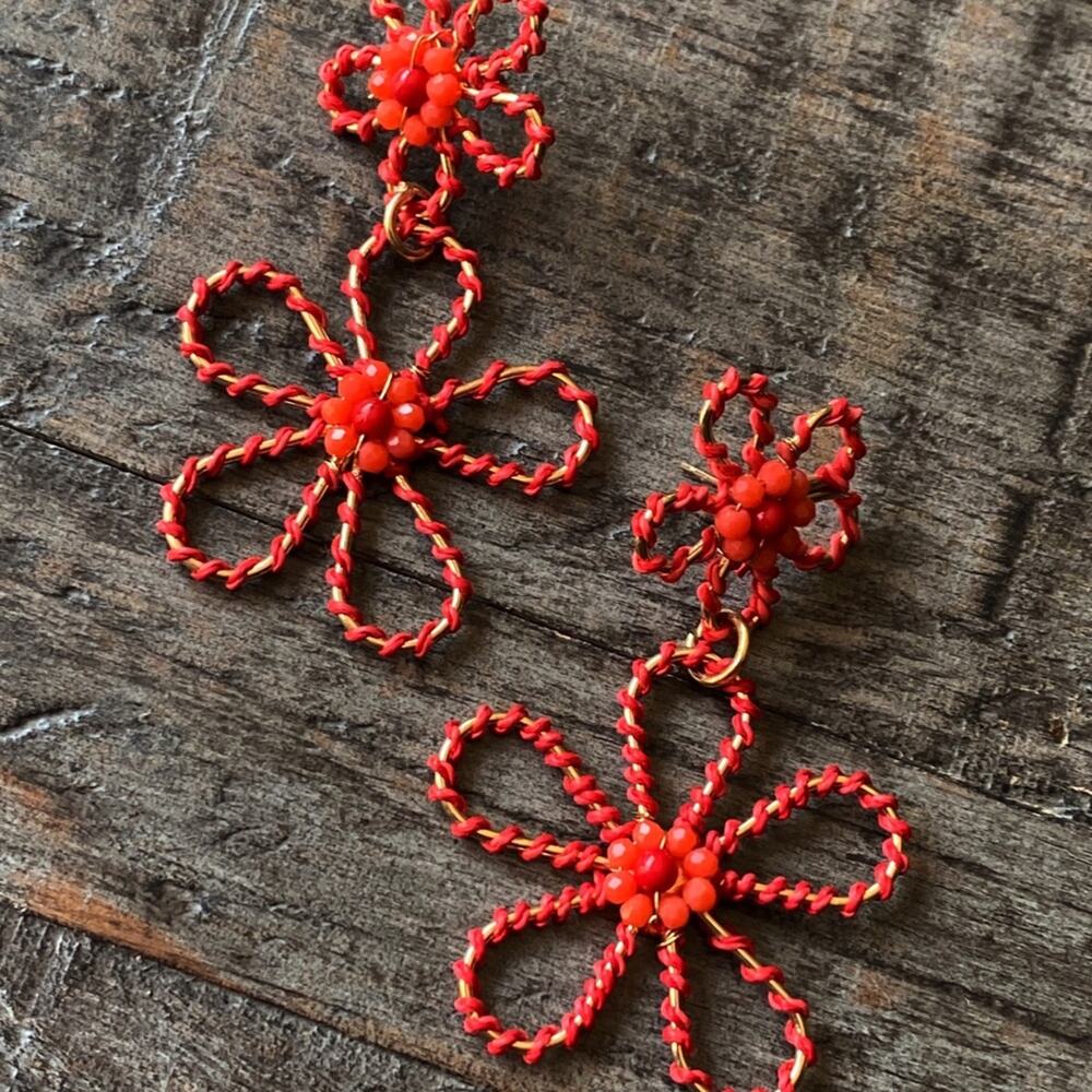 NEW Orange & Gold Floral Dangle Earrings - Picture 6 of 8